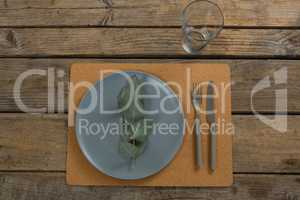 Elegant table setting with leaf and cutlery
