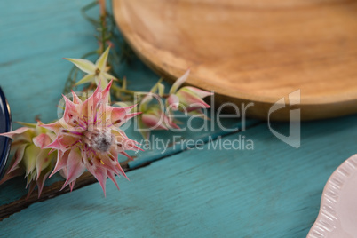 Flower with wooden plates