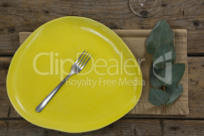 Elegant table setting with leaf