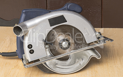 Electric circular saw .