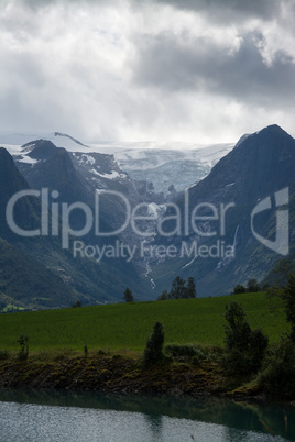 See bei Briksdalsbreen, Sogn og Fjordane, Norwegen