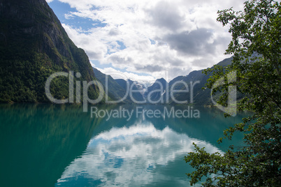 See bei Briksdalsbreen, Sogn og Fjordane, Norwegen