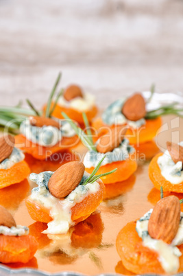 Sun-dried apricots with gorgonzola and almonds