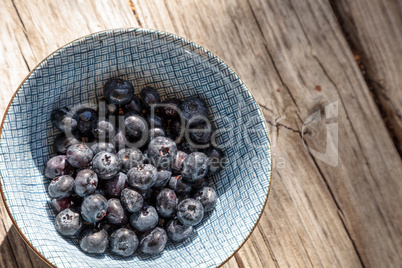 Organic blueberries in a blue and white bowl