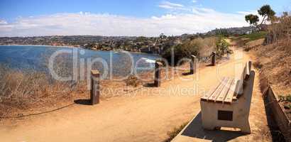 Hiking trails and benches above the coastal area of La Jolla Cov