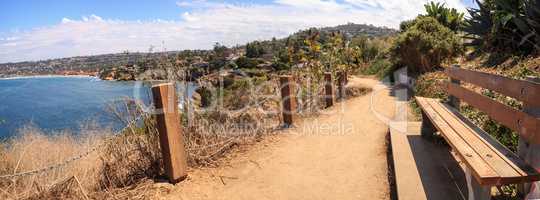 Hiking trails and benches above the coastal area of La Jolla Cov
