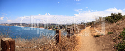 Hiking trails and benches above the coastal area of La Jolla Cov