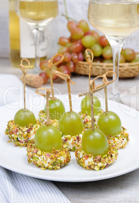 Cottage cheese cushions with grapes