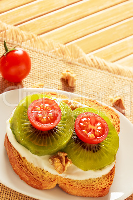 Toast with kiwi, cheese and cherry tomato