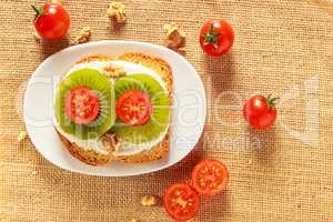 Toast with kiwi, cheese and cherry tomato