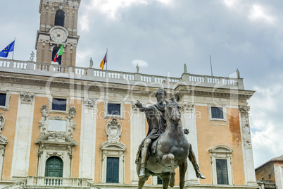 the bronze equestrian statue of Marco Aurelio (Marcus Aurelius)