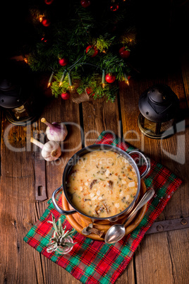 weihnachtliche Steinpilz-Walnuss Suppe