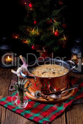 weihnachtliche Steinpilz-Walnuss Suppe