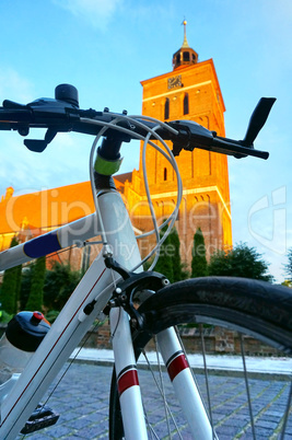 the bike on the background architecture, the front part of a white Bicycle