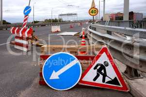 the repair of the roads, warning road repairs road signs