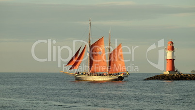 Zweimaster bei Warnemünde