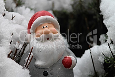 Weihnachtsmann im Schnee