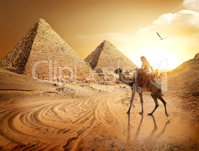 Road to pyramids