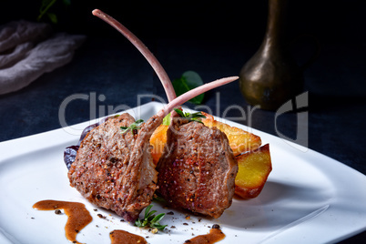Grilled lamb chops with potatoes
