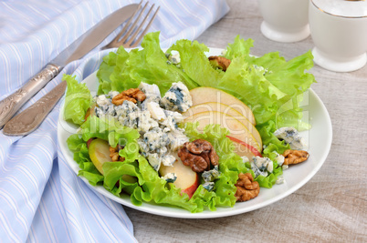 Gorgonzola salad with pear