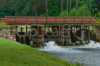 gateway hydraulic, hydraulic structure to adjust the water level in the channel