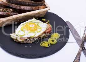breakfast sandwich with fried egg