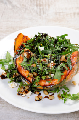 wedge baked of pumpkin with arugula and cheese