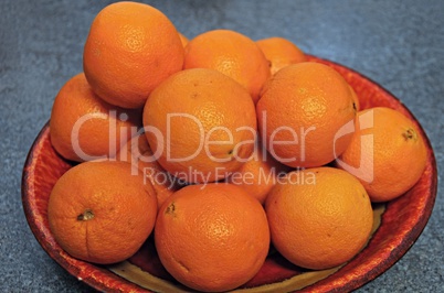 Apfelsinen in der Schale