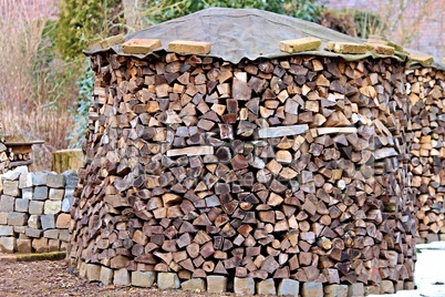 geschichtetes Brennholz für den Winter