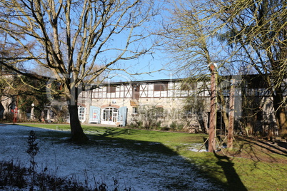 Im Innenhof von Kloster Brunshausen in Bad Gandersheim