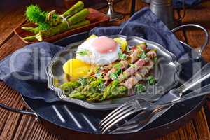 green asparagus from the grill with egg