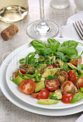 Guacamole salad with pesto