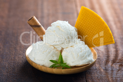 Milk ice cream wafer plate