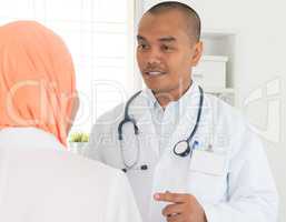Medical doctor talking with nurse