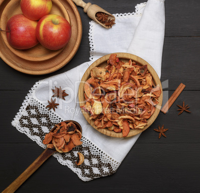 Dried apple slices in an wooden plate