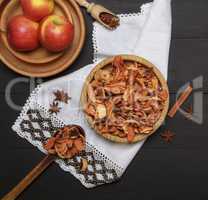 Dried apple slices in an wooden plate