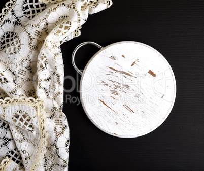 empty round wooden kitchen cutting board