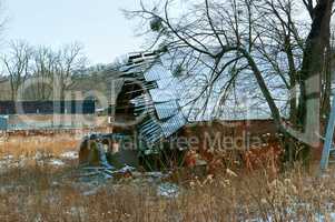 the old destroyed house, the broken collapsed roof of the house, the abandoned house, the walls and roof of the house were dilapidated and destroyed