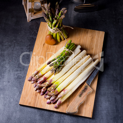 white and green asparagus on kitchen board
