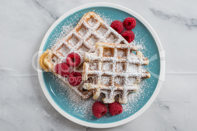 Waffeln mit Erdbeeren