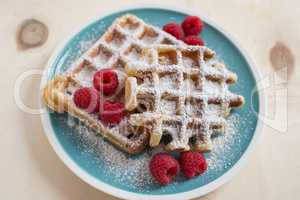 Waffeln mit Erdbeeren