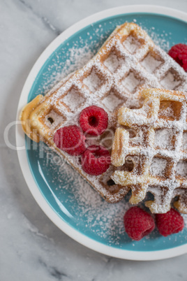 Waffeln mit Erdbeeren