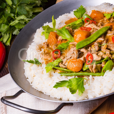 wok pan with meat strips and vegetables