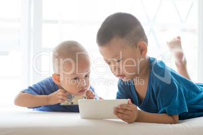 Young children addicted to smartphone.