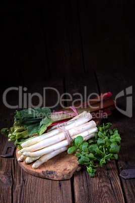 delicious white asparagus