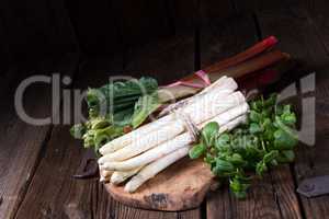 delicious white asparagus