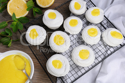 Dessert "Pavlova" of meringue with lemon kurd