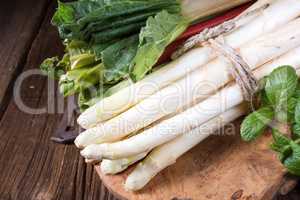 delicious white asparagus