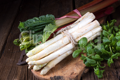 delicious white asparagus