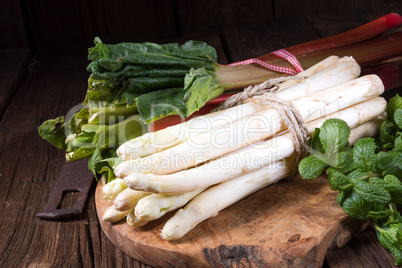 delicious white asparagus